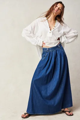 Closed Long Pleated Skirt