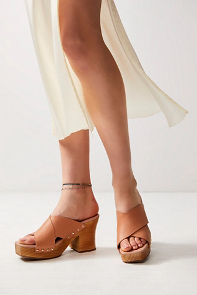 Mallory Criss Cross Clogs