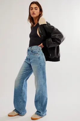 MOTHER The Lasso Sneak Jeans