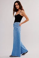 MOTHER The Slung Sugar Cone Sneak Jeans