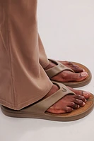 Cariuma Ibitu Flip-Flops