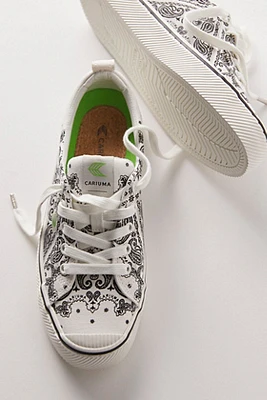 Cariuma Oca Low Bandana Sneakers