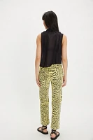 MOTHER The Mid-Rise Zip Rambler Jeans