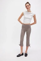 Feeling Flirty Slim Capri Pants