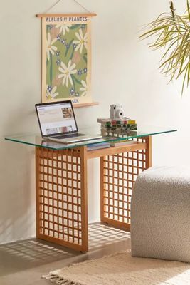Nyla Desk