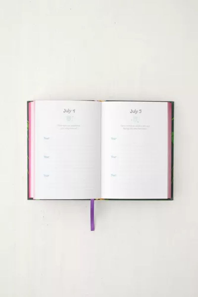 One Question A Day For Self-Care: A Three-Year Journal: Daily Check-Ins For Emotional Well-Being By Aimee Chase