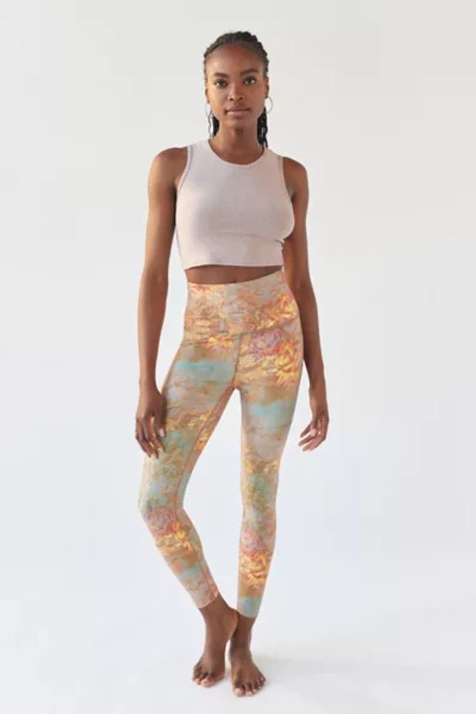 Beyond Yoga SoftMark Leopard Print High-Waisted Midi Legging | Urban  Outfitters Taiwan - Clothing, Music, Home & Accessories