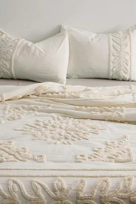 Jackie Icon Tufted Comforter