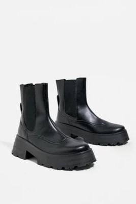 UO Chunky Chelsea Boot