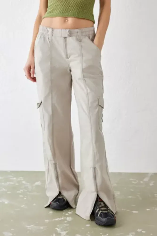 BDG Y2K Low-Rise Cargo Pant  Cargo pants outfit, Cargo pant, Outfits