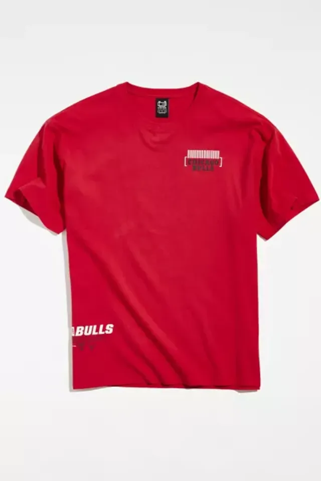 Urban Outfitters Pro Standard Chicago Bulls Roses Tee