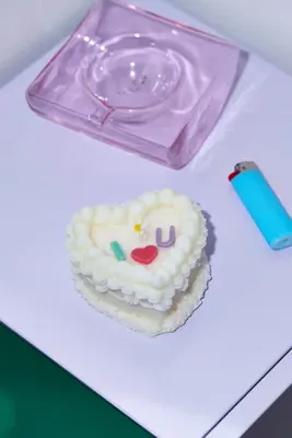 Yui Brooklyn Heart Cake Shaped Candle
