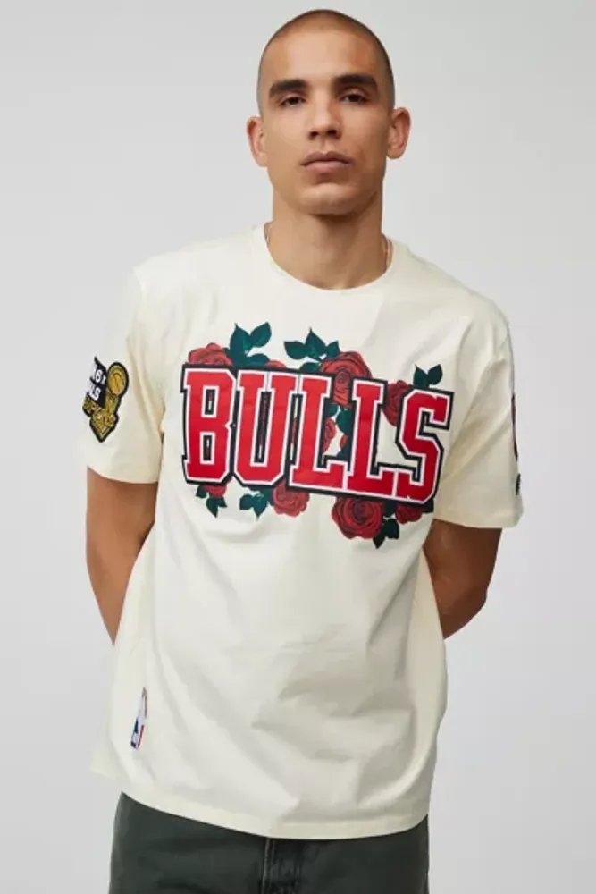 New era NBA Oversized Applique Chicago Bulls Short Sleeve T-Shirt