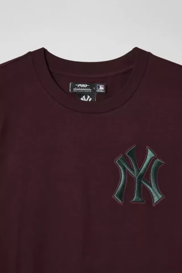 New Era New York Yankees MLB Camp Tee in Cream, Men's at Urban Outfitters