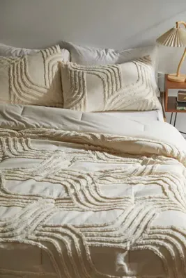 Swirling Lines Tufted Comforter