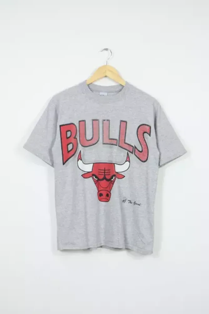 Urban Outfitters Pro Standard Chicago Bulls Roses Tee