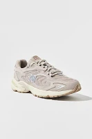 New Balance Women's 725v1 Sneaker