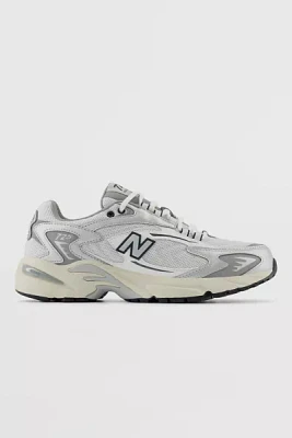 New Balance 725v1 Sneaker