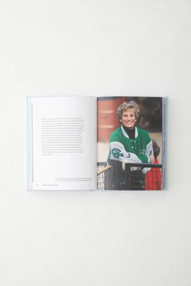 Icons Of Style: Diana: The Story Of A Fashion Icon By Glenys Johnson