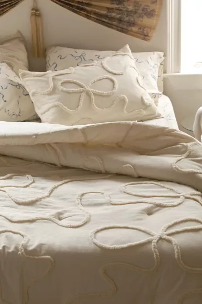 Wild Bows Tufted Comforter