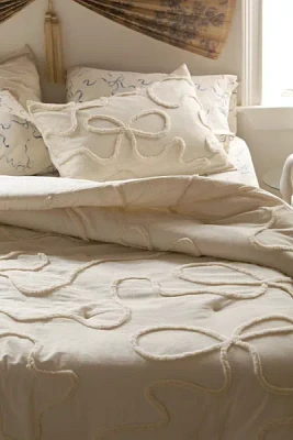 Wild Bows Tufted Comforter