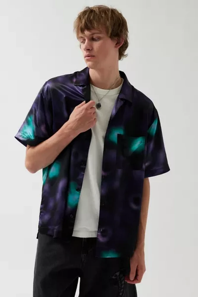 UO Abstract Pattern Satin Short Sleeve Button-Down Shirt