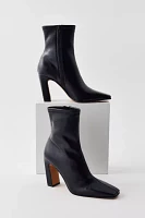 Steve Madden Vinka Ankle Boot