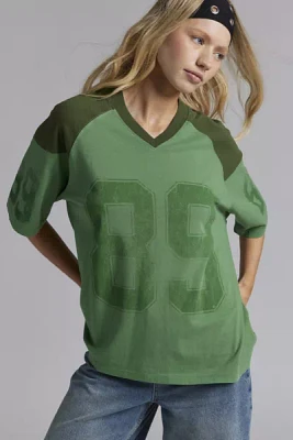 89 V-Neck Boxy Graphic Tee