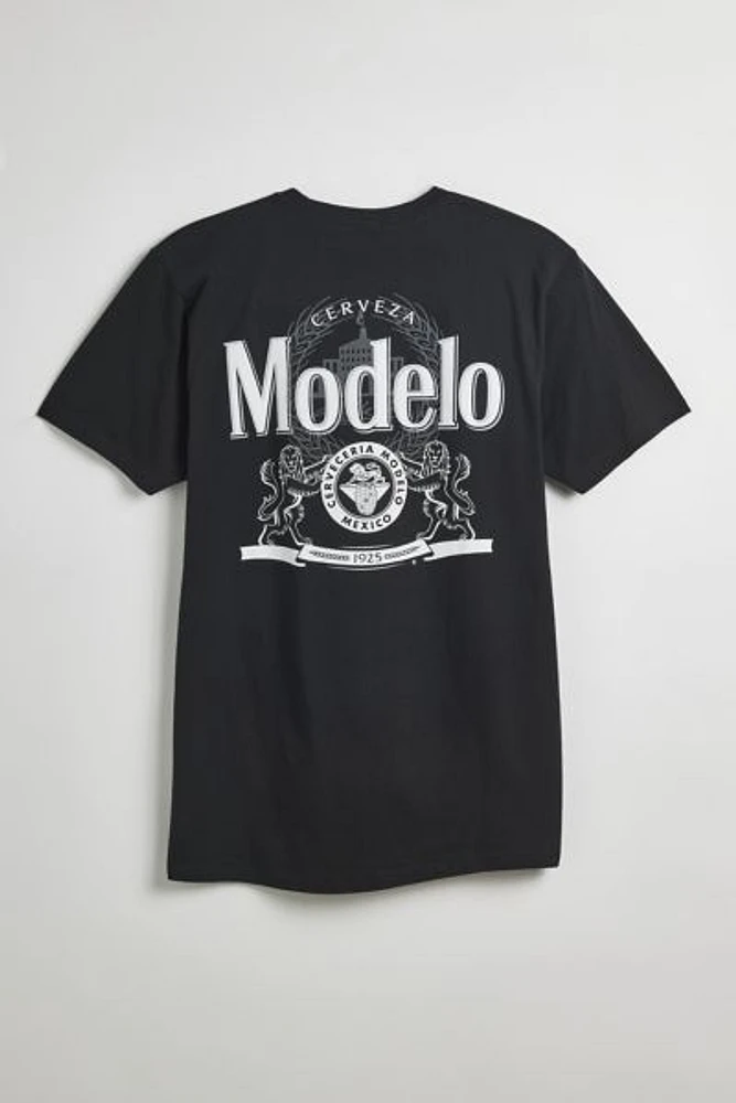 Modelo Logo Tee