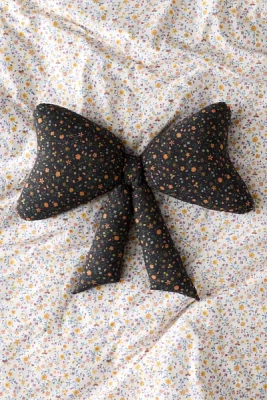 Big Bow Printed Throw Pillow