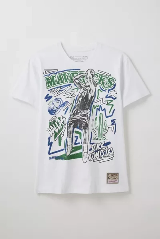 Mitchell & Ness NBA Dirk Nowitzki Dallas Mavericks Chalked Up Graphic Tee