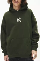 Pro Standard UO MLB Exclusive New York Yankees Logo Hoodie Sweatshirt