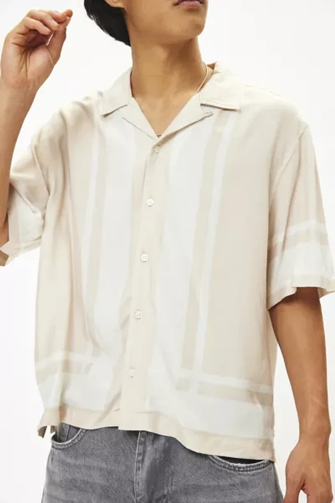 UO Resort Short Sleeve Button-Down Shirt