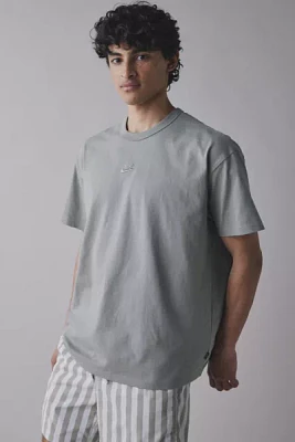 Nike Sportswear Premium Essential Logo Tee