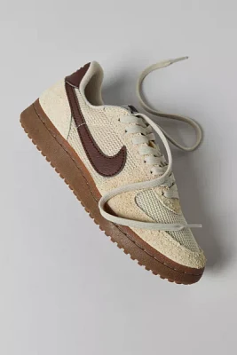 Nike Women's Field General SE Sneaker