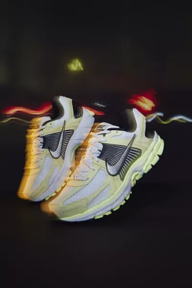 Nike Men's Zoom Vomero 5 Sneaker
