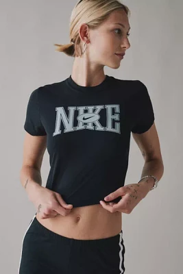 Nike Sportswear Graphic Slim Cropped Tee