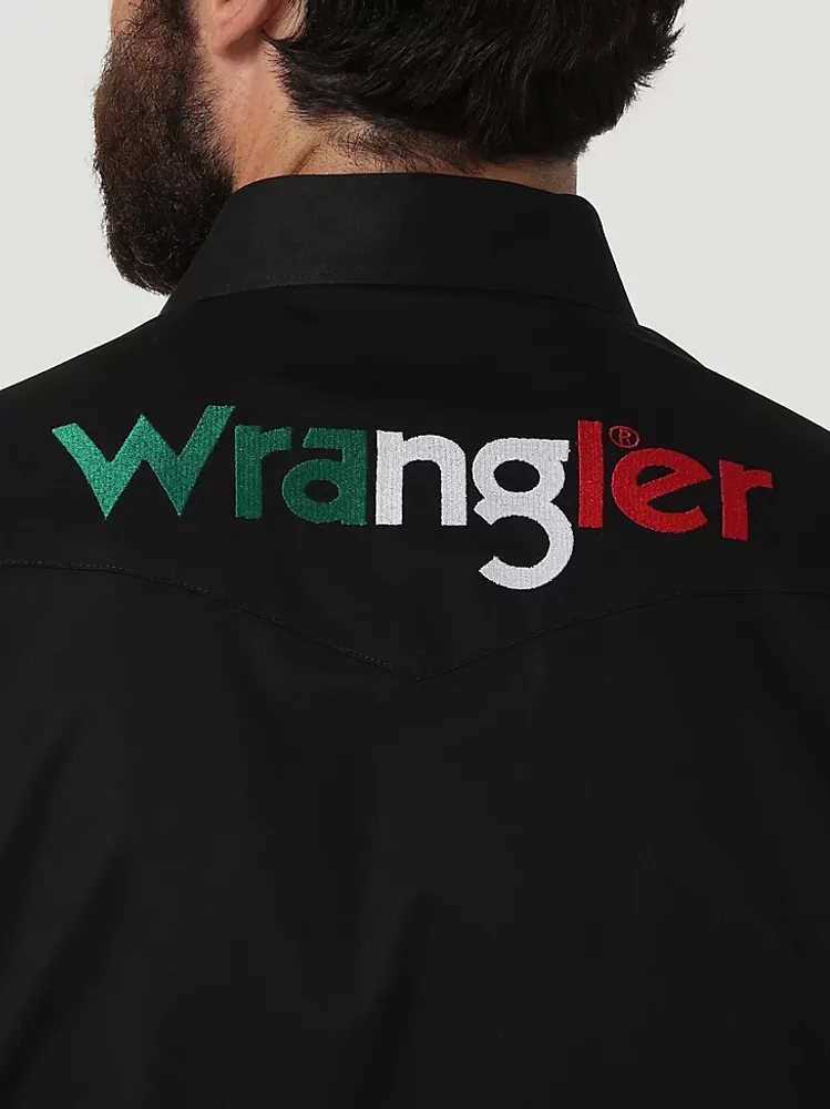 Men's Wrangler® Logo Long Sleeve Button Down Solid Shirt Black