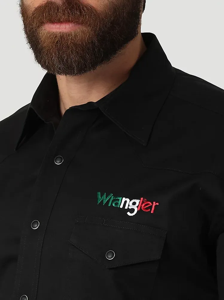 Men's Wrangler® Logo Long Sleeve Button Down Solid Shirt Black