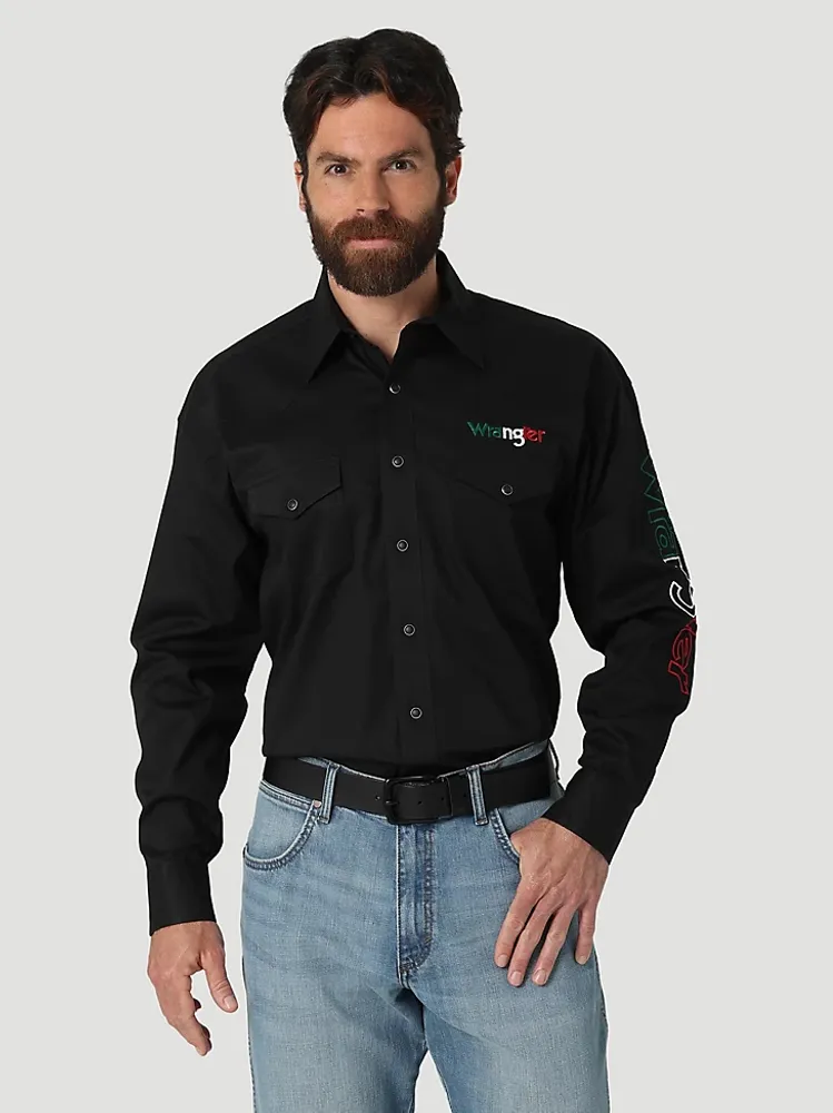 Men's Wrangler® Logo Long Sleeve Button Down Solid Shirt Black