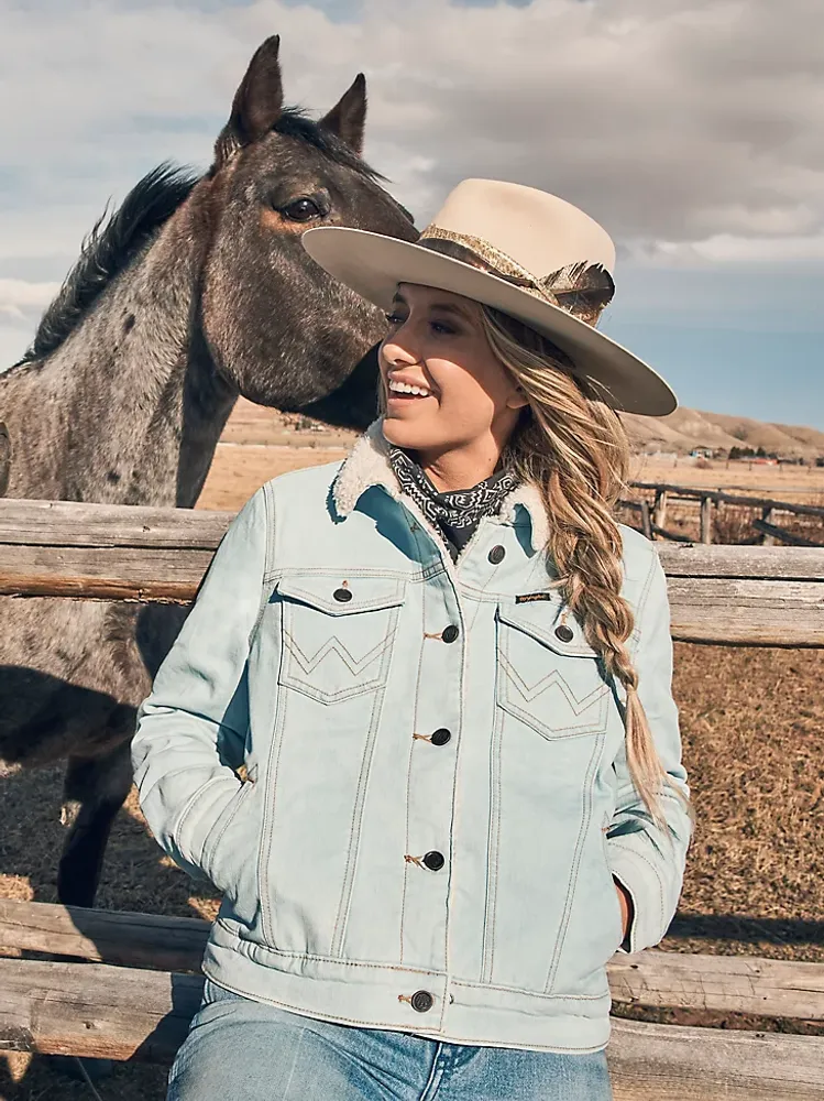 Women's Wrangler Retro® Sherpa Lined Western Denim Jacket Bleached