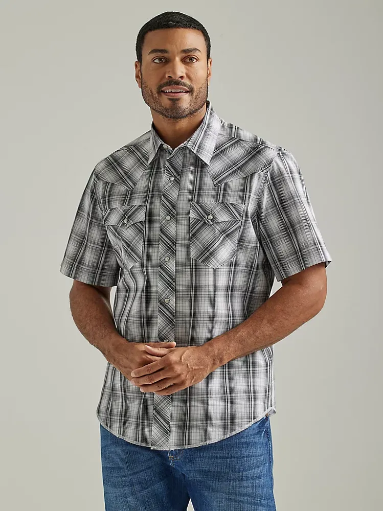 Men's Wrangler® Fashion Snap Short Sleeve Western Plaid Shirt Chess Grey