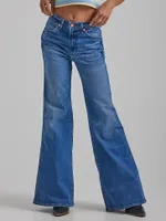 Women's Wrangler® Wanderer 622 High Rise Flare Jean Smoke Sea