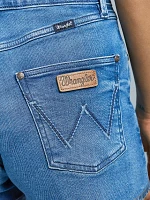 Women's Wrangler Retro® Mae Mid Rise Short Yasmin