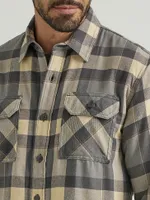 Men's Wrangler® Heavyweight Plaid Sherpa Lined Shirt Jacket Raven