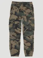 Boy's Wrangler® Free To Stretch Gamer Cargo Pant (Husky) Forest Green Camo