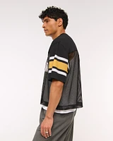 Modelo Cropped Football Jersey
