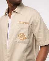 Short-Sleeve Cropped Modelo Workwear Button-Up Shirt