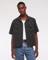 Short-Sleeve Cropped Guinness Workwear Button-Up Shirt