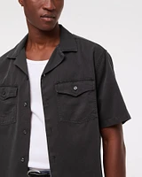 Short-Sleeve Cropped Guinness Workwear Button-Up Shirt